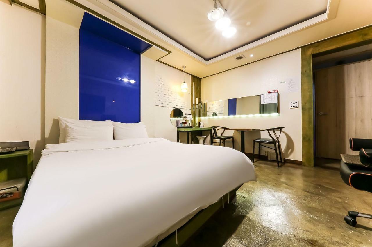 Manhatan Hotel 청주 Экстерьер фото