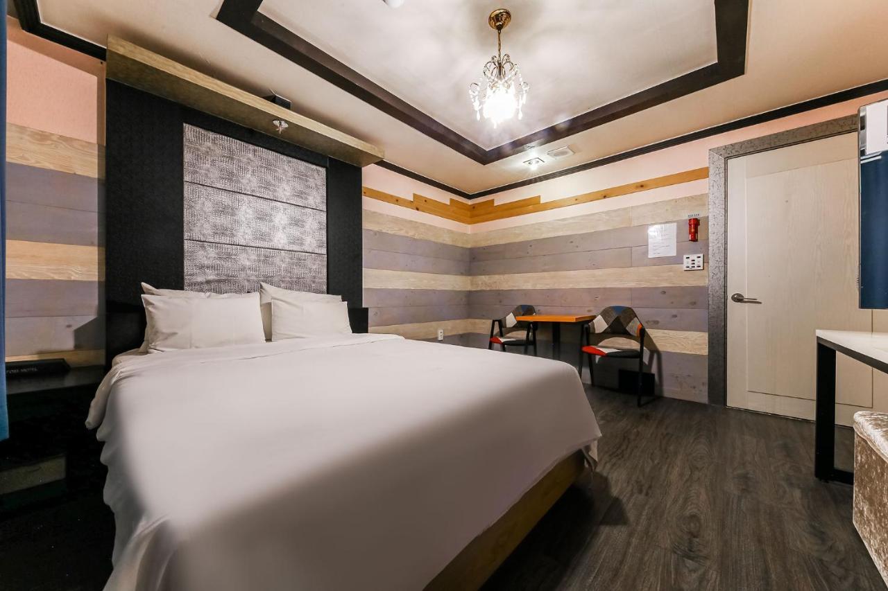 Manhatan Hotel 청주 Экстерьер фото